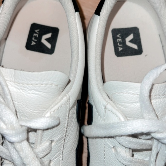 Veja White and Black Women's Sneakers size9 - Picture 6 of 9